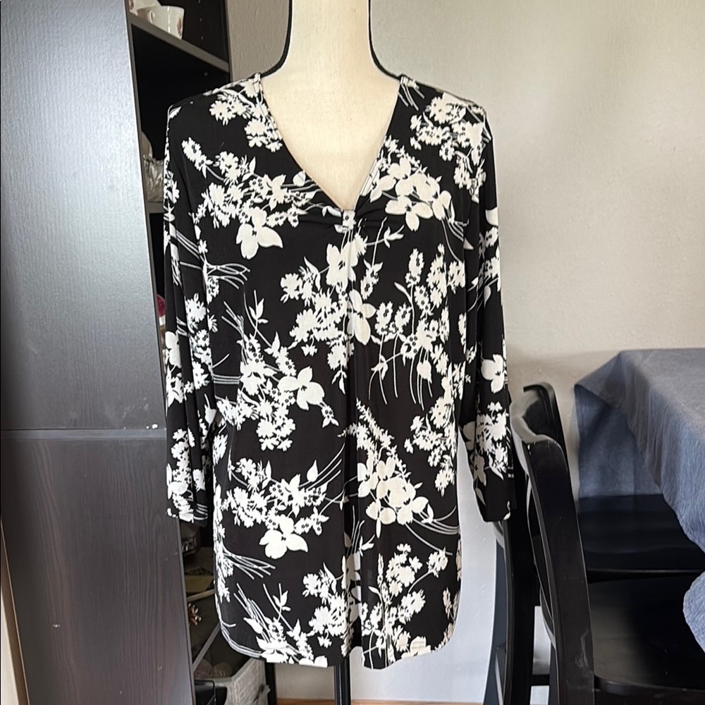 Women’s Sz 1X Jaclyn Smith 3/4 Sleeve VNeck Top